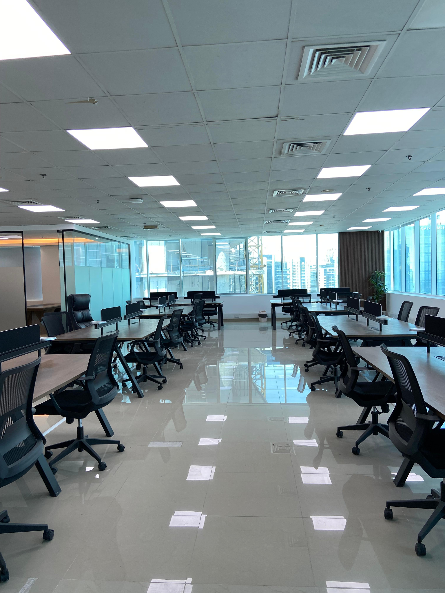 Premium open workspace
